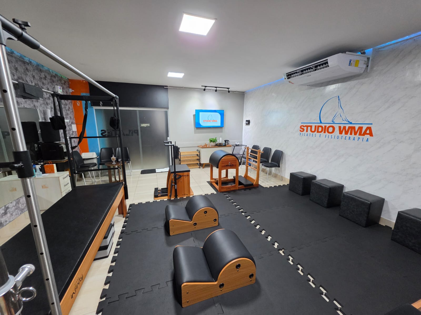 Área de exercícios e equipamentos da unidade Bodocongó do Studio WMA